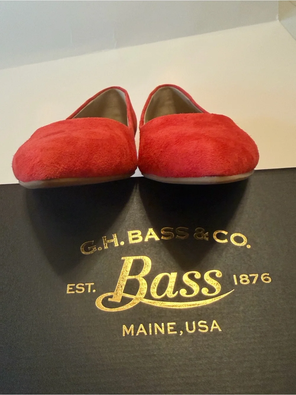 G.H. Bass & Co. Women's Kayla Poppy size 6 suede Flats